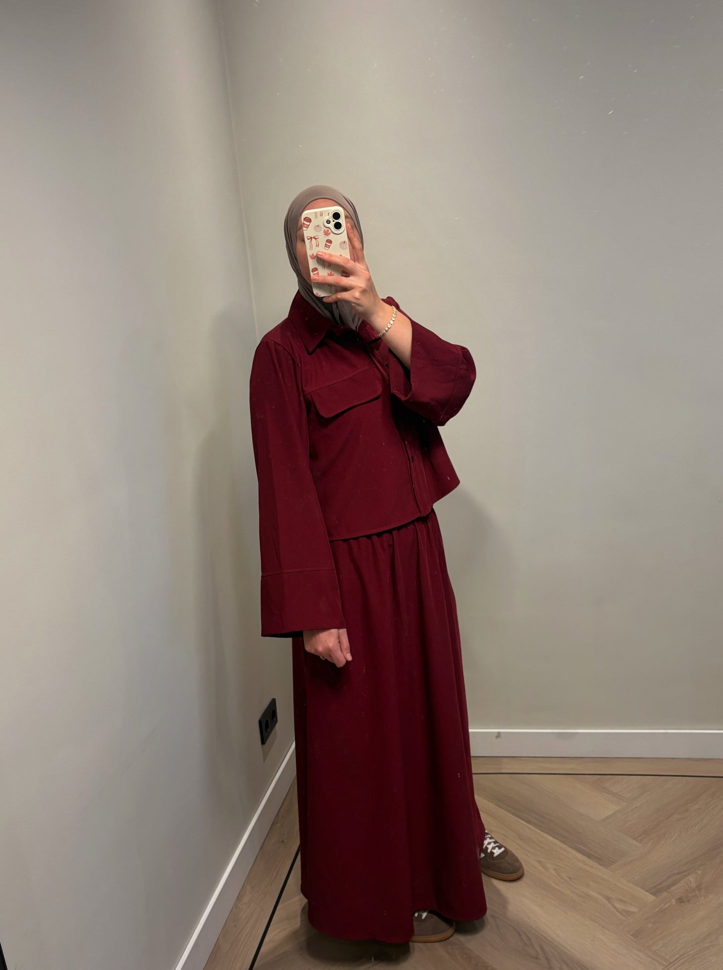 Bordeaux twinset met rok, modest fashion, dameskleding 